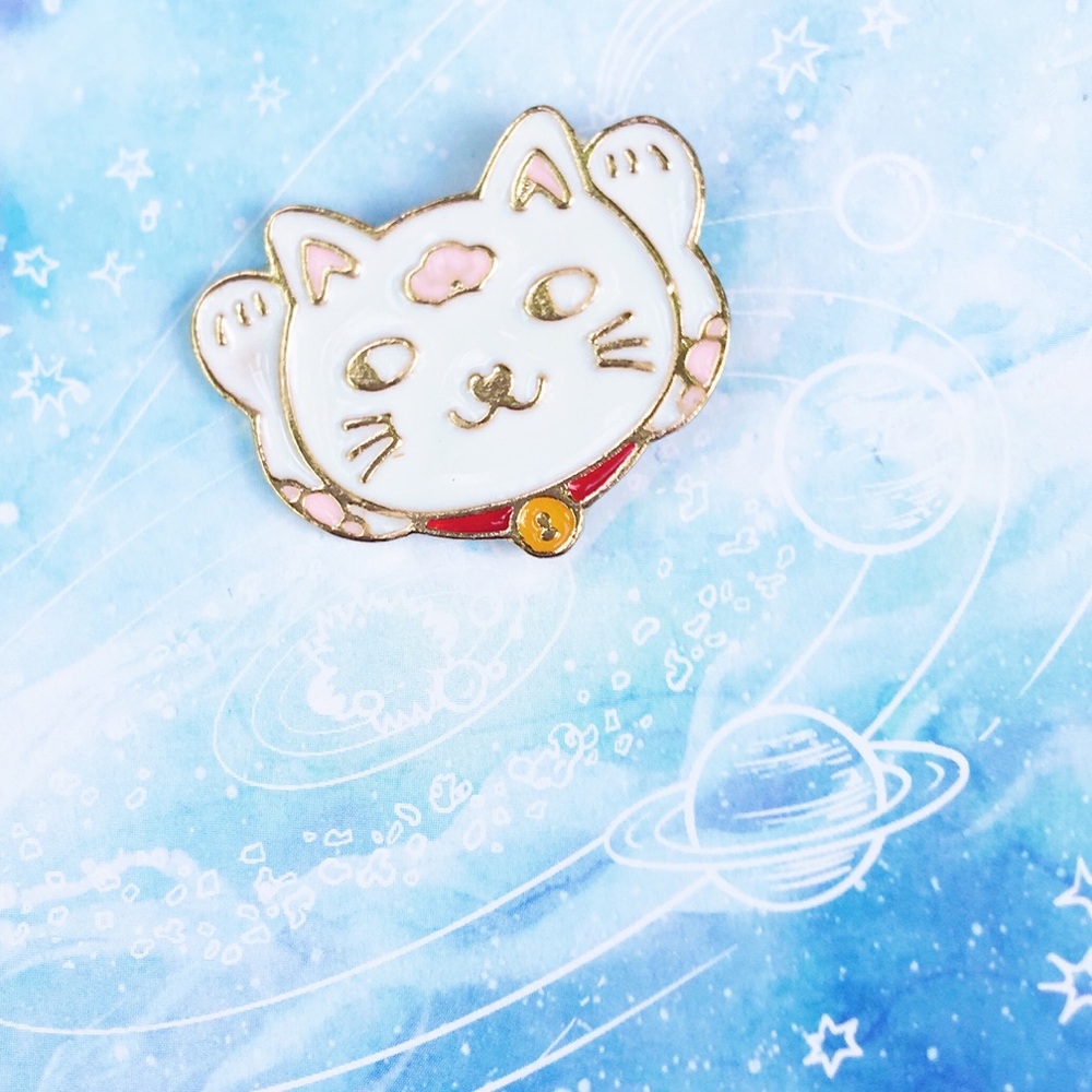 ✨ Lucky Cat Pin ✨ - Picture 3 of 5